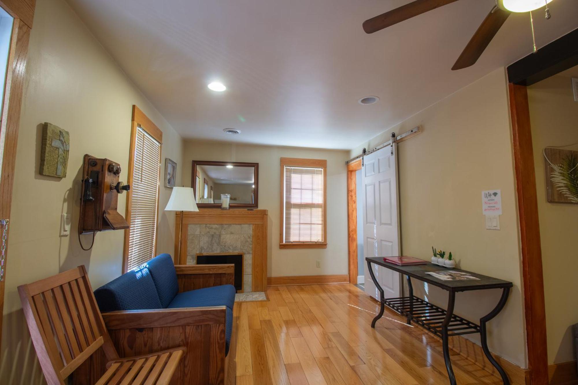 Apartment In In Town By The Gap Trail *