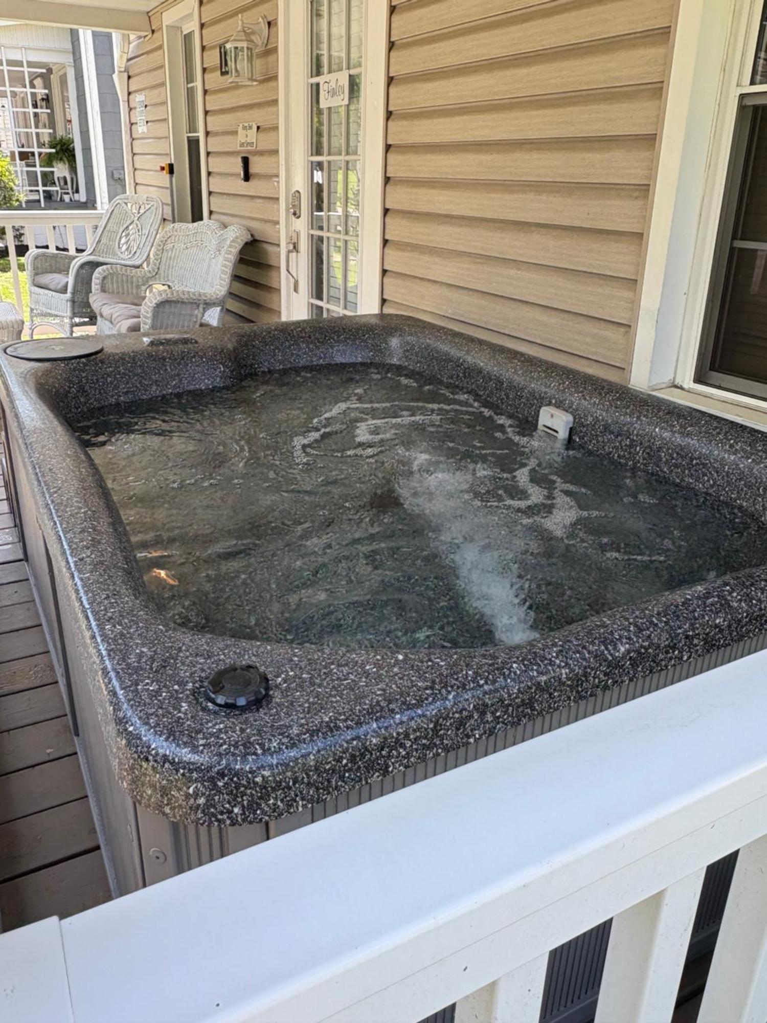 In In Town By The Gap Trail, Hot Tub
